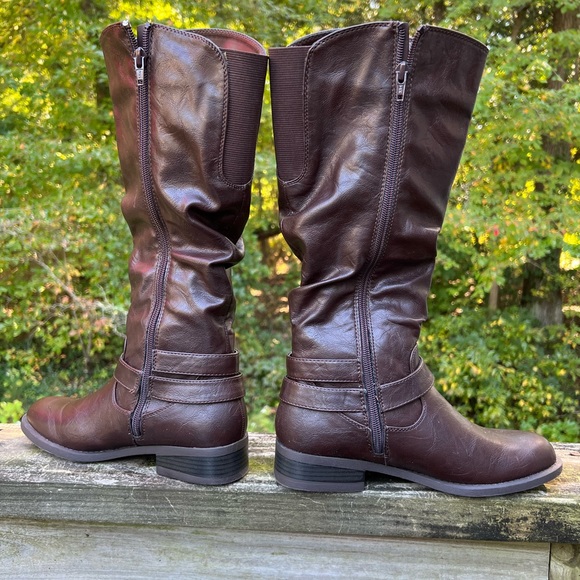White Mountain Smooth Brown Boots - Picture 4 of 6